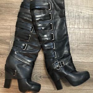 Jessica Simpson - Black boots